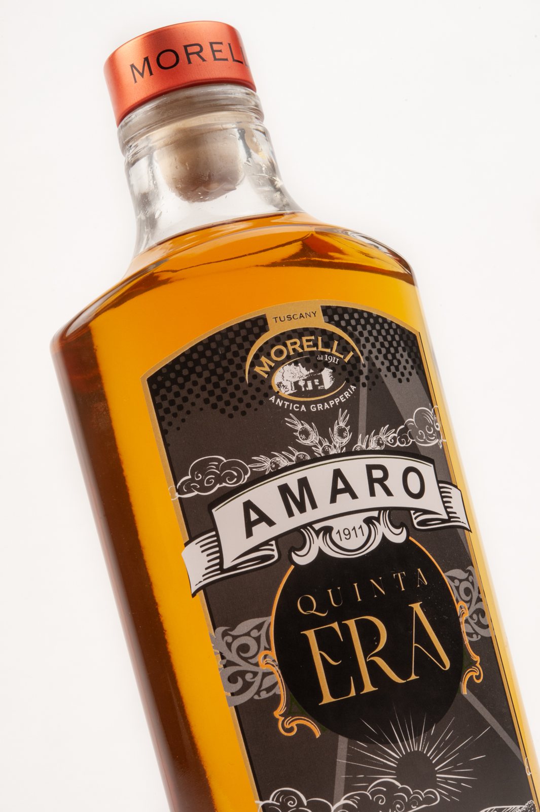 Dettaglio dell'etichetta Amaro Quinta Era Morelli