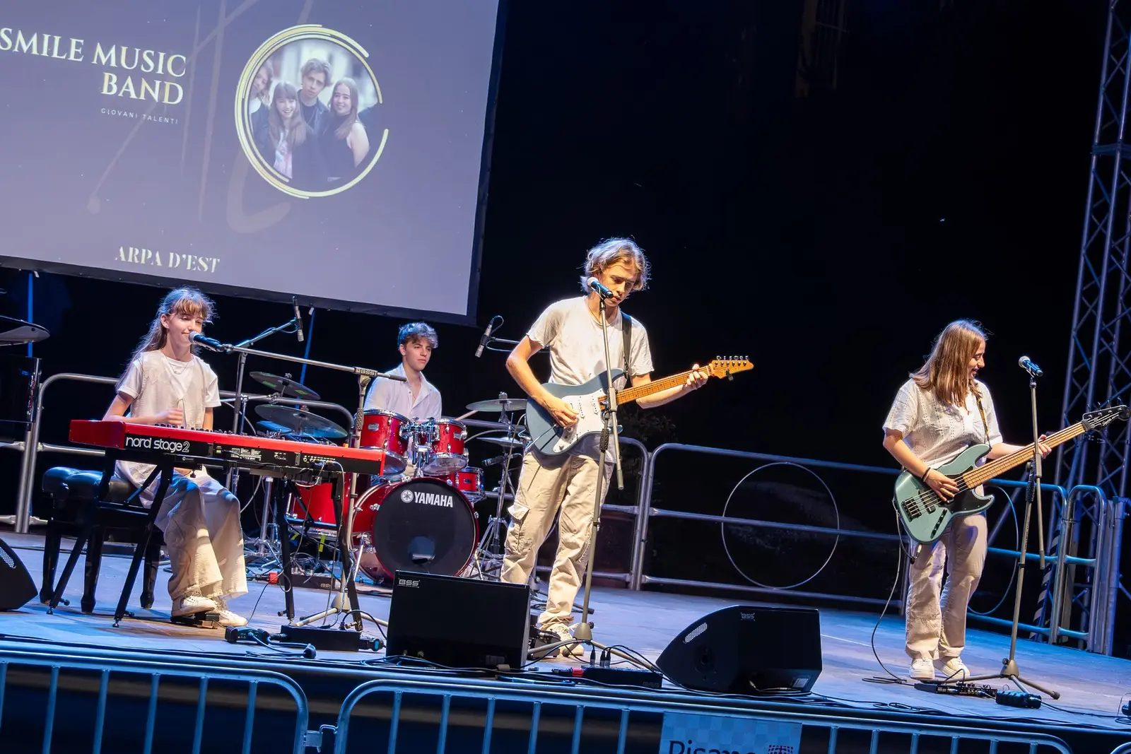 Renato Raimo con una piccola ospite sul palco